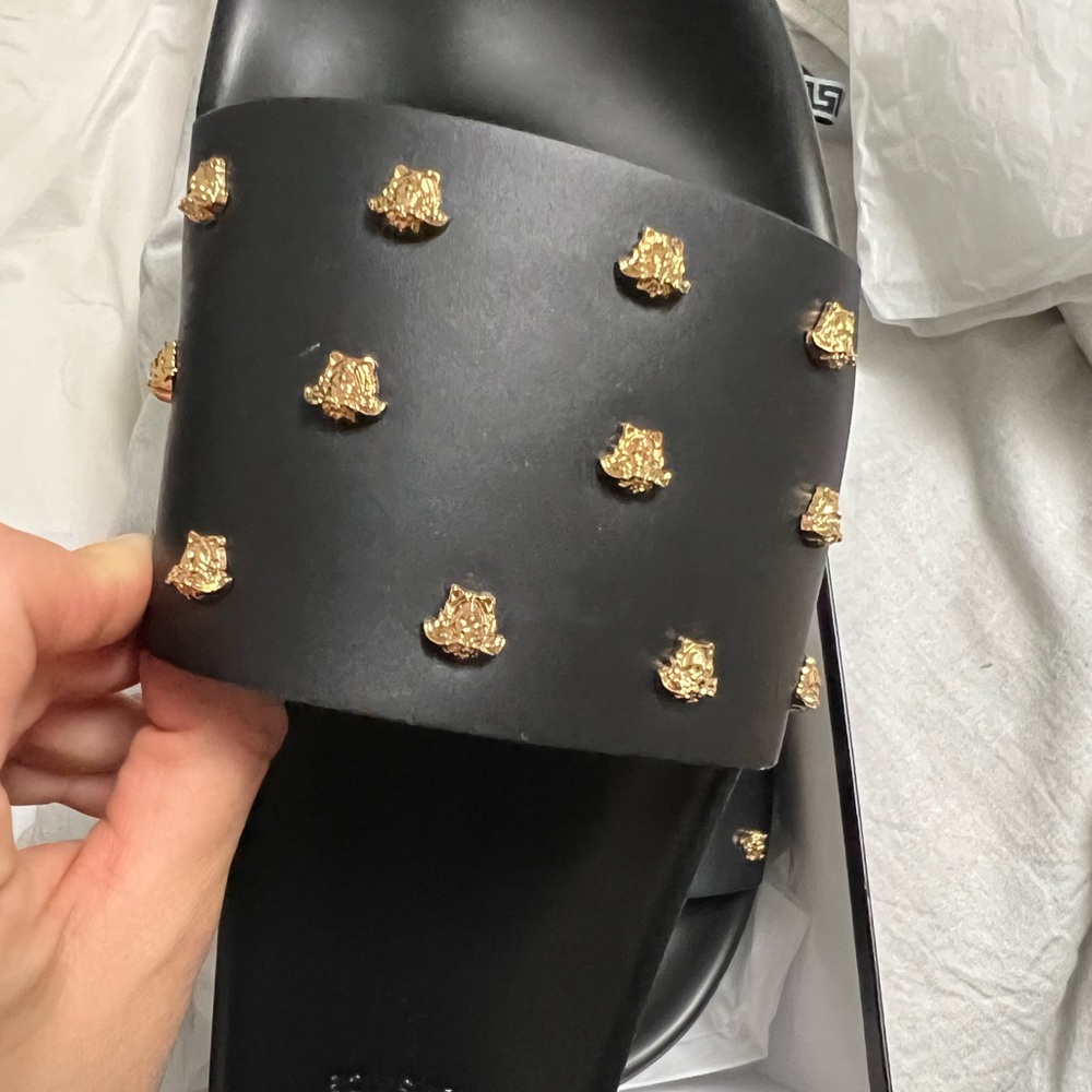 Versace - Picture 4 of 4